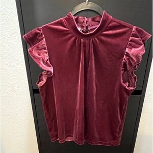 NWOT OLIVE + OAK  Burgundy blouse short  ruffle sleeve. Size: Medium